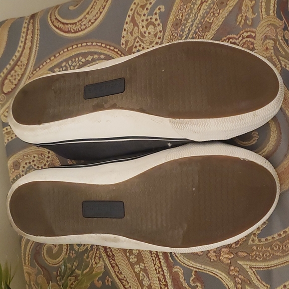 Sperry Woman's Canvas Shoes Size 8 - Picture 3 of 4